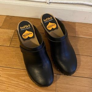 Swedish Hasbeen Black clog